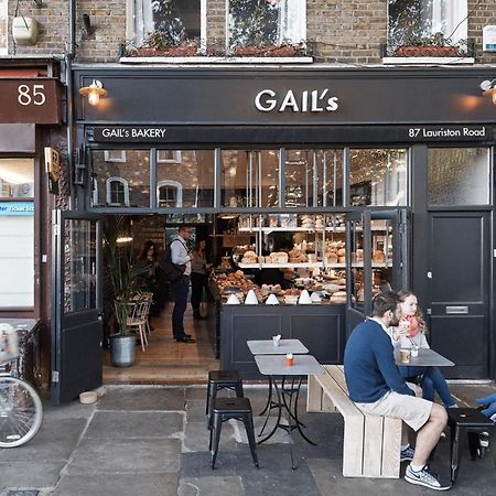 Lovely Apartment In Victoria Park Village Londra Exterior foto