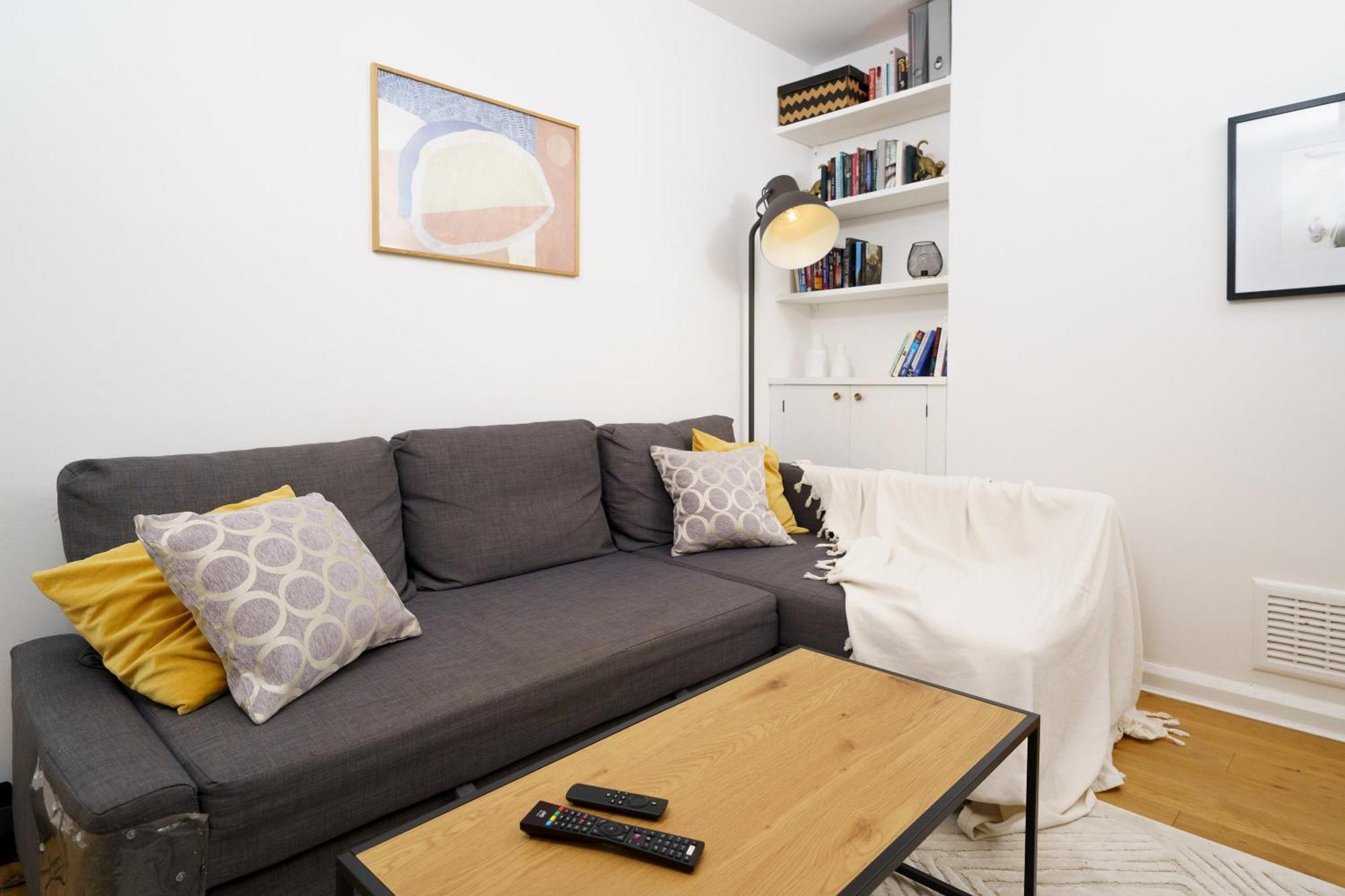Lovely Apartment In Victoria Park Village Londra Exterior foto