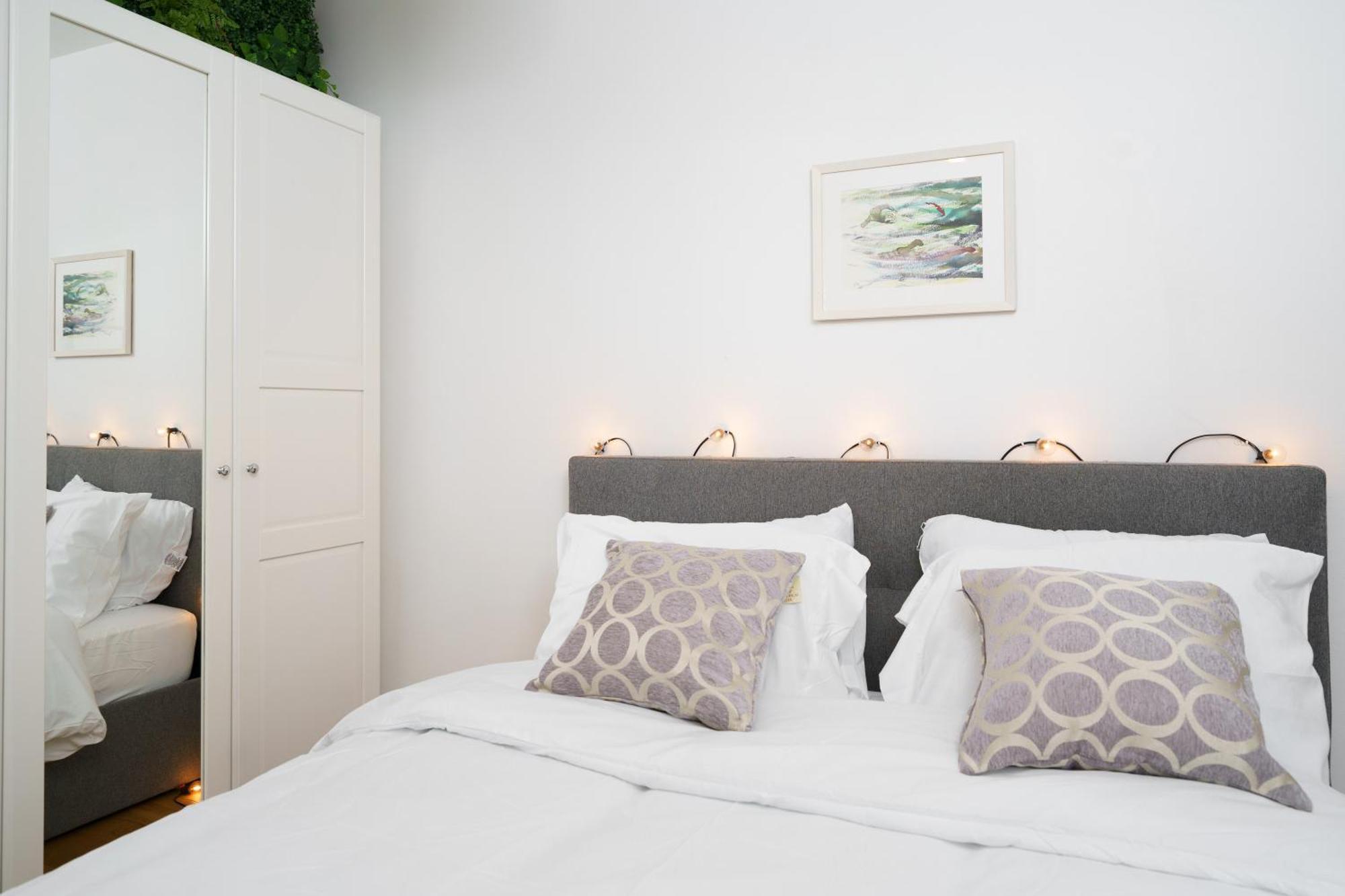 Lovely Apartment In Victoria Park Village Londra Exterior foto