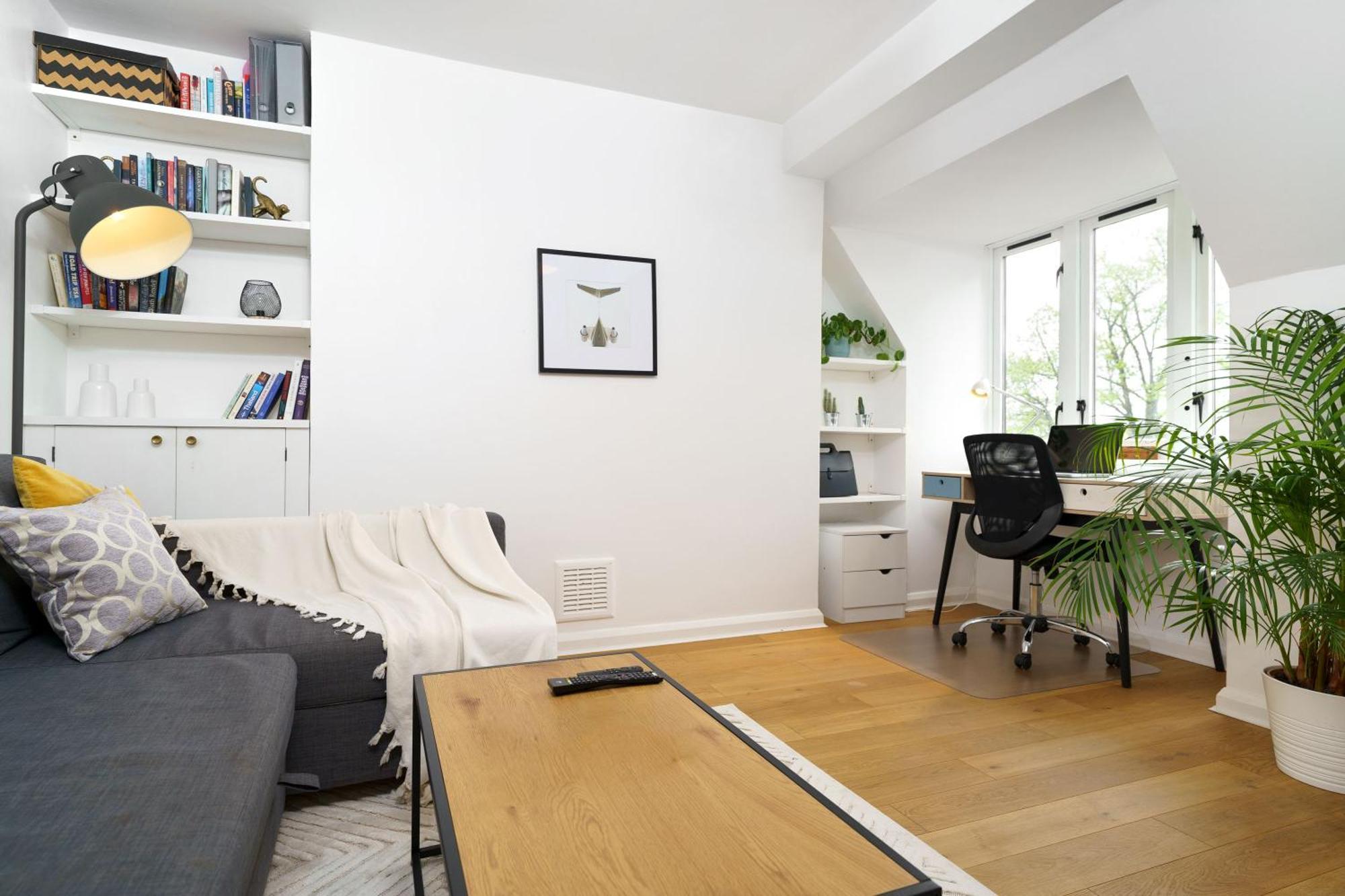 Lovely Apartment In Victoria Park Village Londra Exterior foto